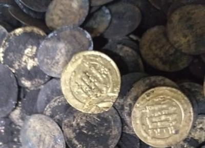 کشف و ضبط 1918 قطعه سکه در میانه