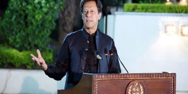 عمران خان: آمریکایی ها می خواهند با پول، ملت پاکستان را به بردگی بکشند