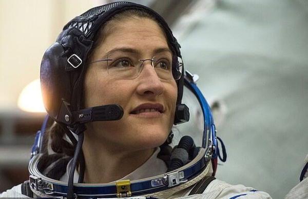 آشنایی با اولین زن مسافر مدار ماه